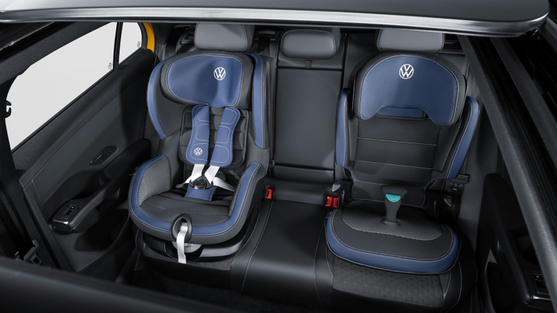 The “i-SIZE Kidfix” and the “i-SIZE Trifix” child seats from VW Accessories in the new VW T-Roc