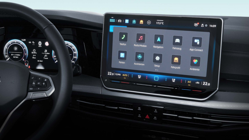 ID.3 Interieur: Fokus auf das Infotainment-System, das mit Displayschutzfolie ausgestattet ist