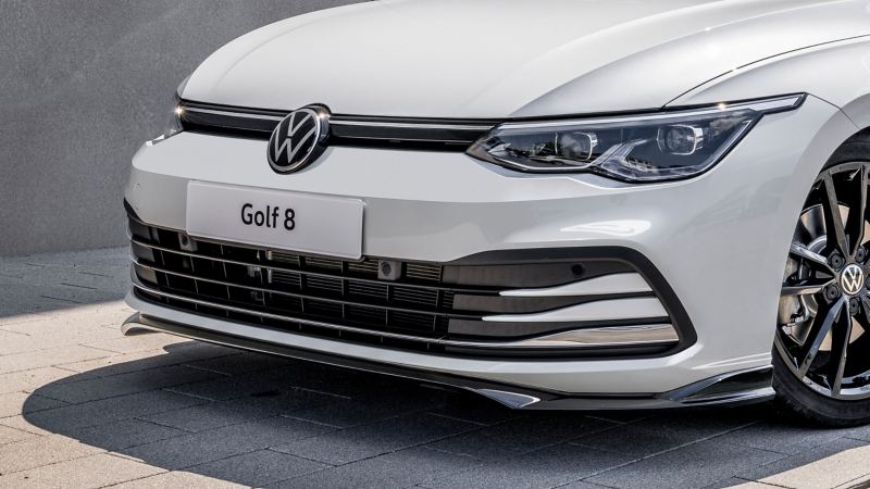 Front spoiler of a VW Golf 8 – Aerodynamic attachments