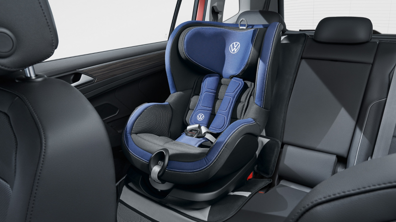 Kindersitz „i-SIZE Trifix“ von VW Zubehör im VW Golf Variant