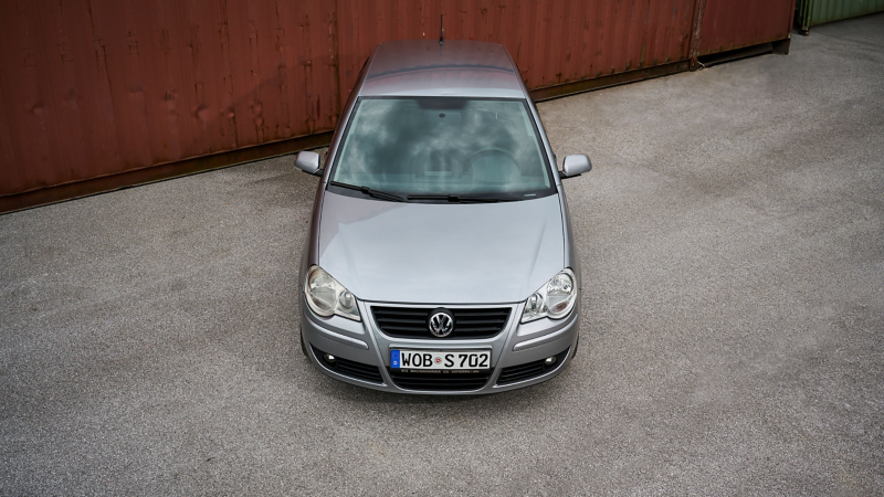 Blick von oben auf VW Polo 4