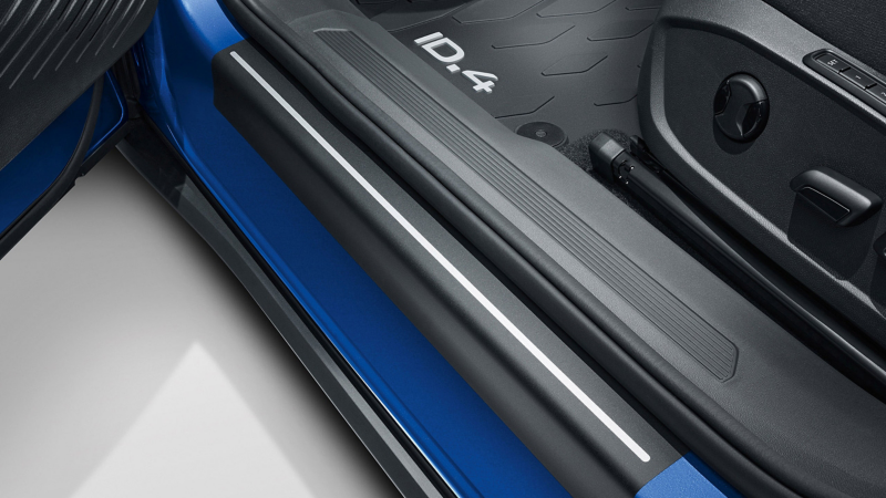 Film de protection de seuil de porte issu des Accessoires VW sur une VW ID.4