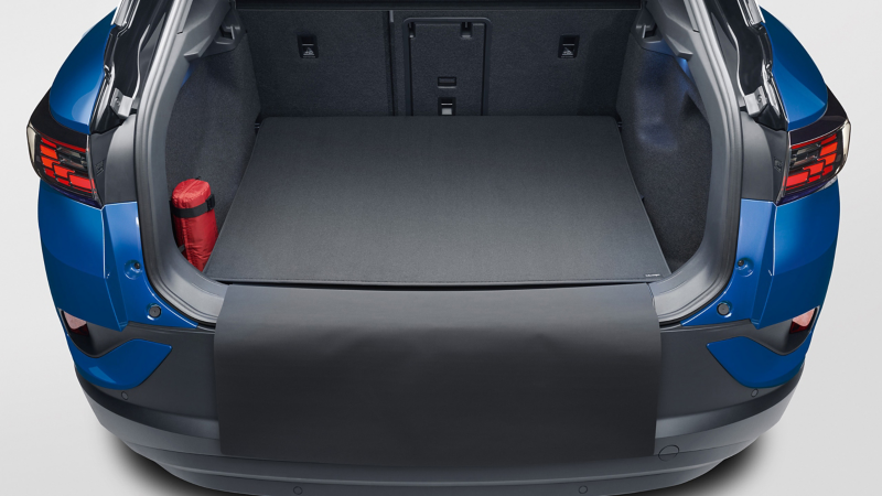 Tapis de coffre réversible issu des Accessoires VW dans le coffre d’une VW ID.4