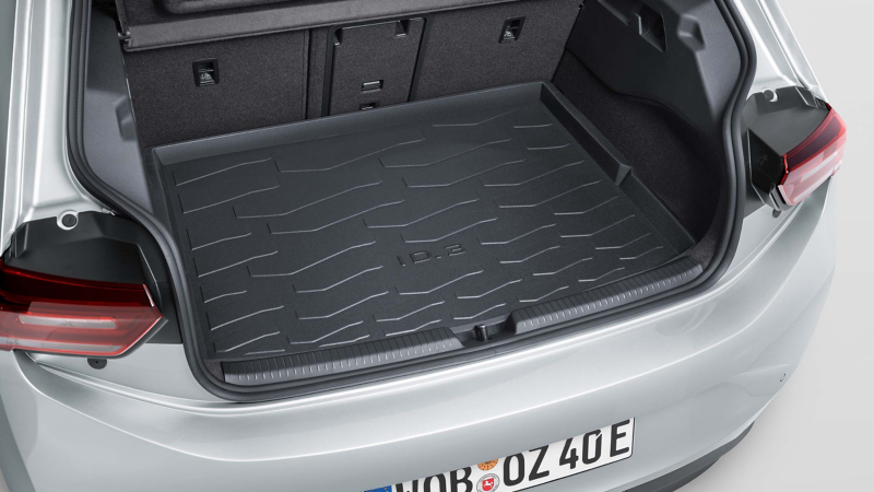 VW Zubehör Gepäckraumeinlage mit „ID.3“-Schriftzug im Kofferraum eines VW ID.3 Neo