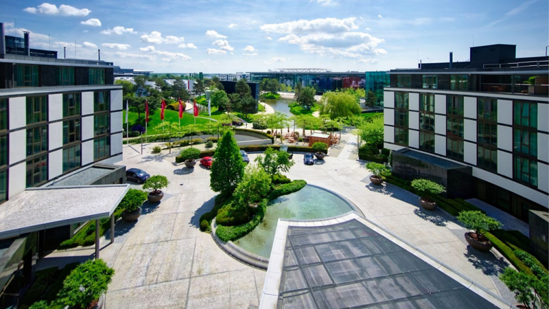 Blick auf den Innenhof des The Ritz-Carlton, Wolfsburg