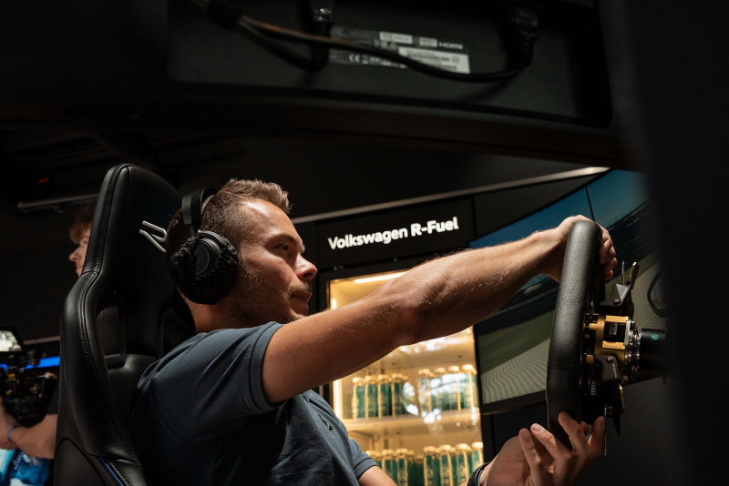 Nahaufnahme Fahrsimulation im VW R-Pavillon