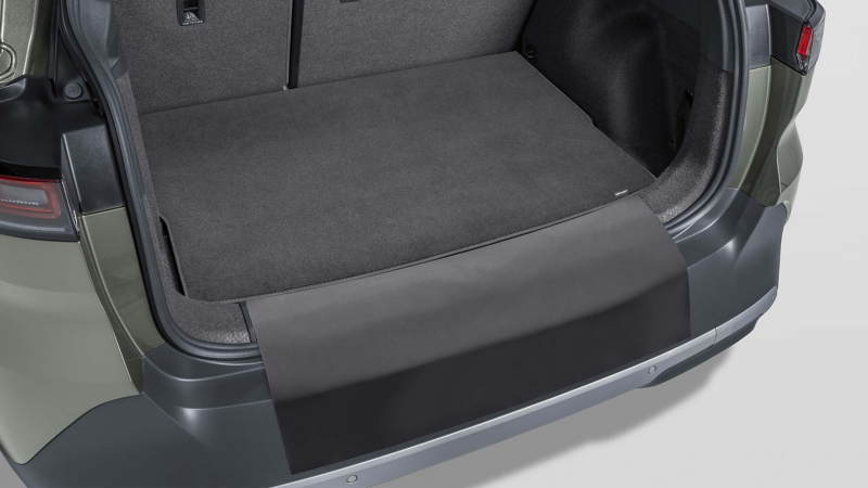 VW Zubehör Gepäckraumwendematte für ID. Cross mit ausgeklapptem Ladekantenschutz im Kofferraum