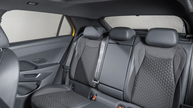 VW Accessories sun blinds in the new VW T-Roc