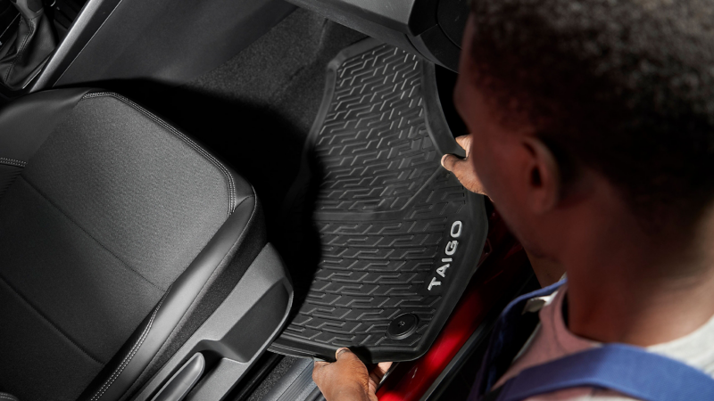 Tapis de sol toute saisons issu des Accessoires VW avec inscription « Taigo »