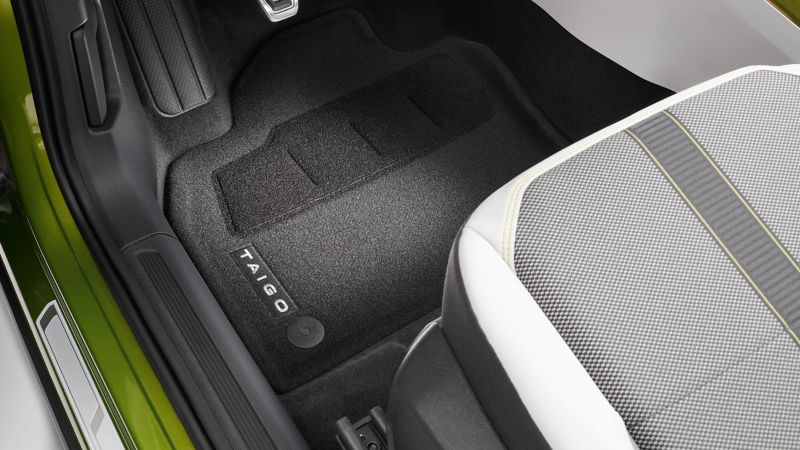 Tapis en moquette « Optimat » des Accessoires VW avec inscription « Taigo »