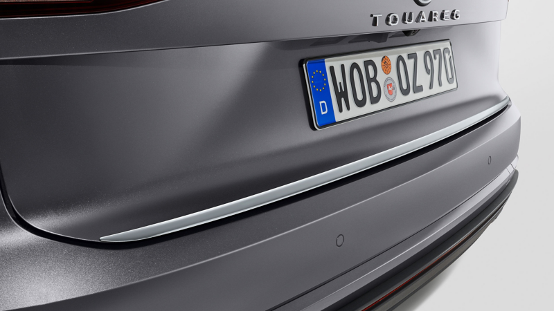 Listwa ochronna pokrywy bagażnika z oferty Akcesoriów VW na samochodzie VW Touareg