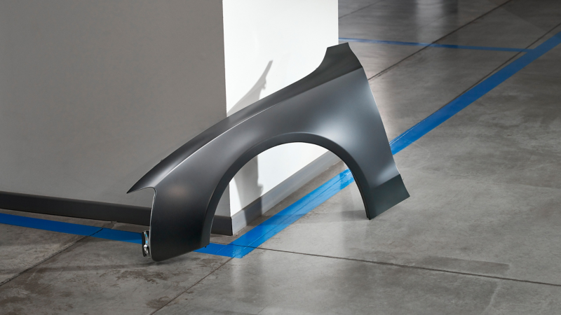 Une pièce de carrosserie VW en atelier