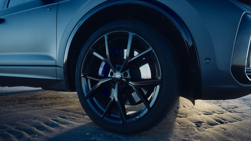 Detailaufnahme Komplettrad eines VW Touareg R FINAL EDITION