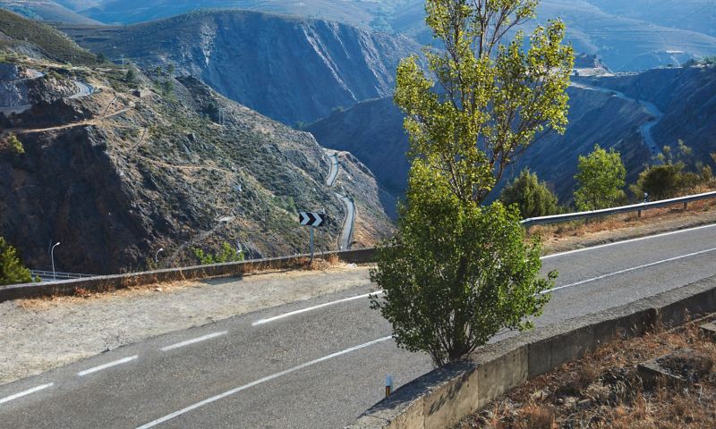Una strada di montagna - Riciclaggio vetture fuori uso Volkswagen