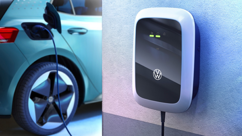 Volkswagen ID. Charger en una pared conectado a un ID.3 turquesa