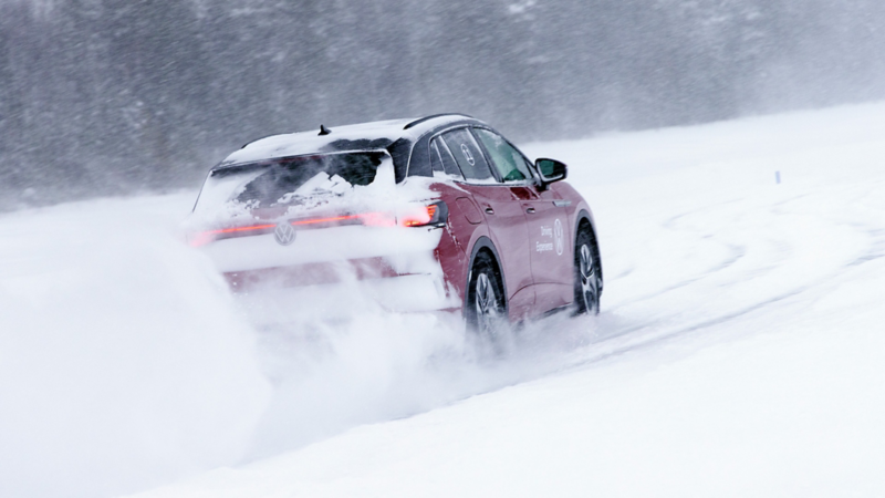 vw id4 gtx 4motion sett bakfra i fart