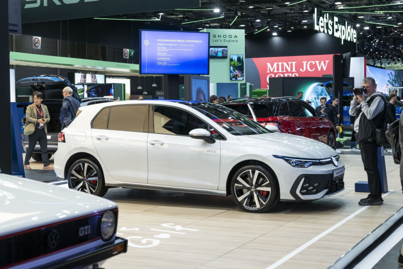 Volkswagen Golf GTE présenté lors du salon de l'automobile 2024