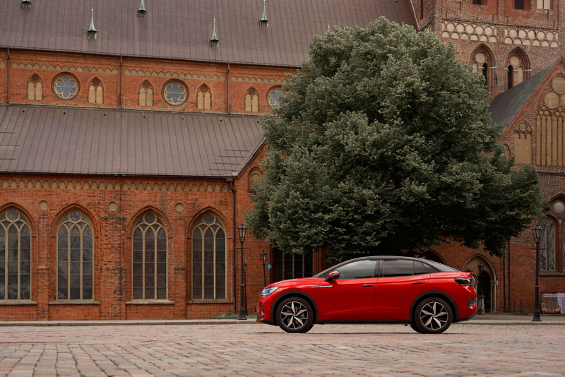 A view of the electric top sports seat of the VW ID.3 with the massage function and high-quality upholstery.