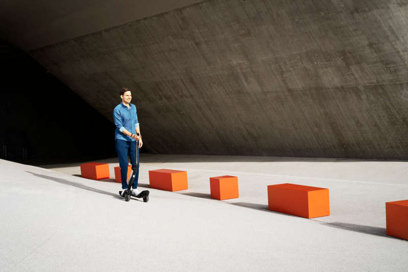 Christopher Möllers trên chiếc Volkswagen Cityskater của mình