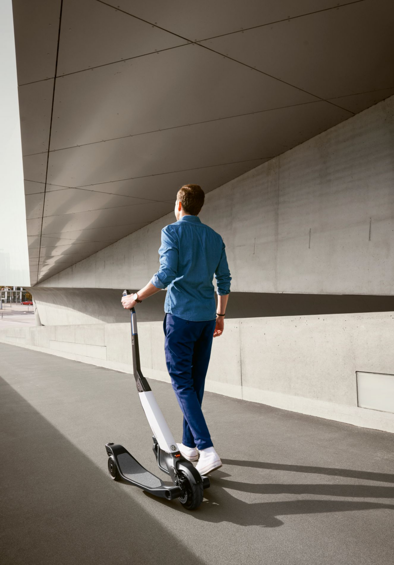 Christopher Möllers với chiếc Volkswagen Cityskater của mình