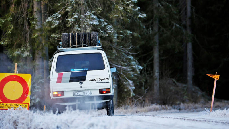 Audi Sport-bussen bakifrån