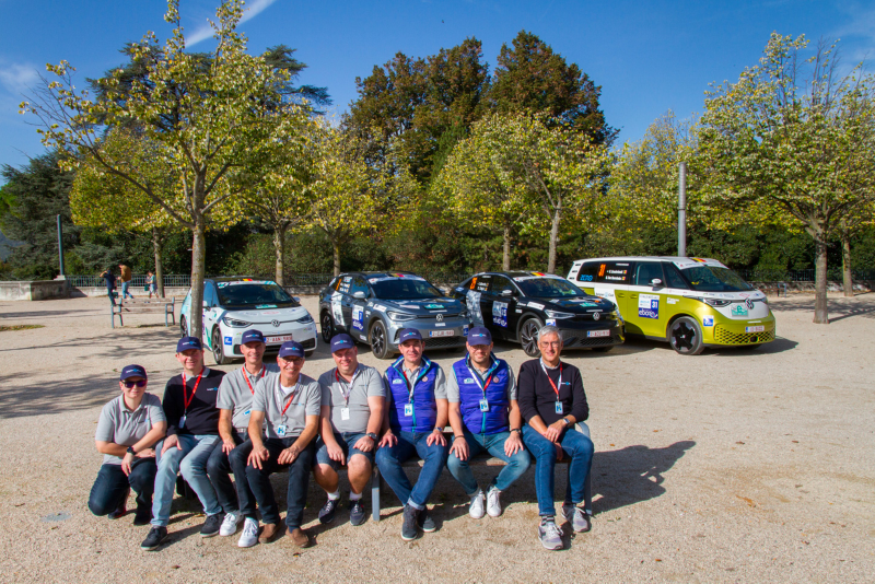 Des employés de Volkswagen Belgique dans un parking à Monaco