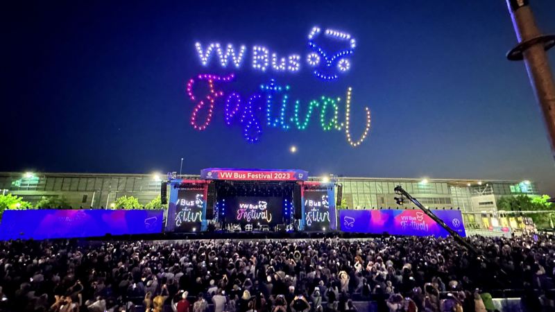 Photo of the Bus Festival 20203 at night time showing people attending a concert. 
