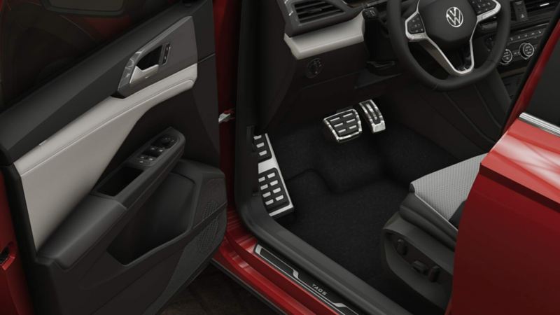 Pedales, volante y puerta de camioneta SUV de Volkswagen vista en Virtual Studio.
