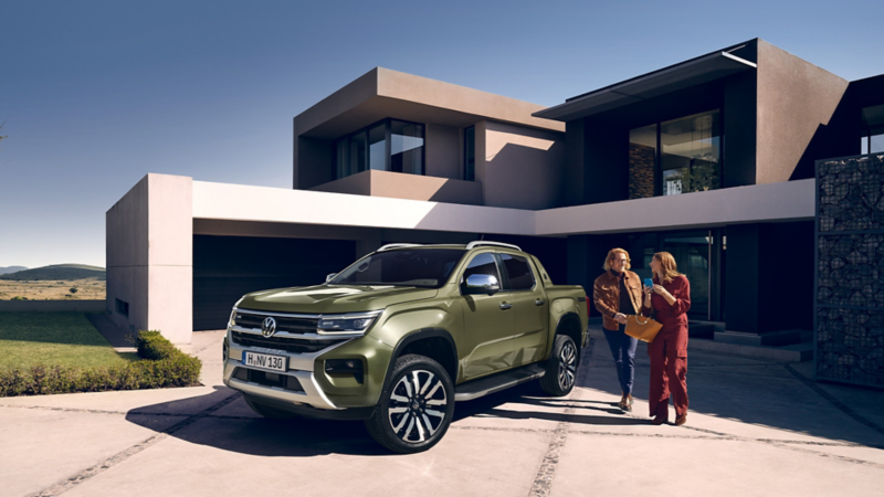 Un VW Amarok verde.