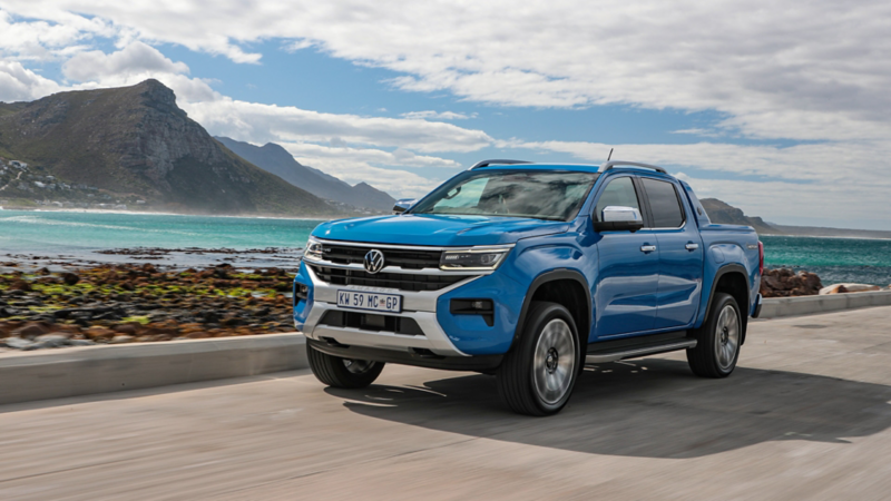 Der Amarok fährt auf einer Strasse in Kapstadt