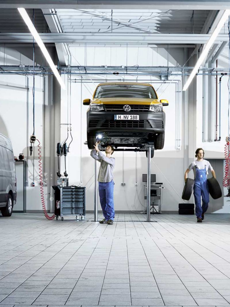 vw Volkswagen service reparasjon merkeverksted bilverksted verksted bilmekaniker Caddy liten Transporter Crafter stor varebil kassebil firmabil arbeidsbil 