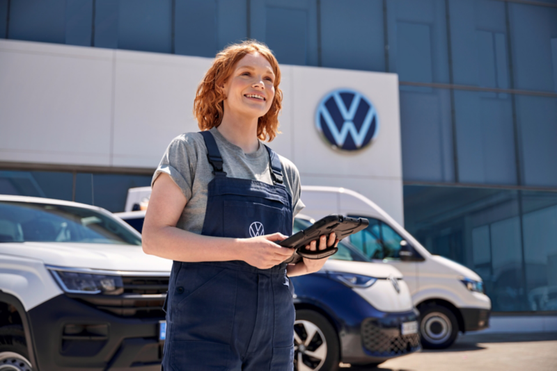 Un technicienn Volkswagen Véhicules Utilitaires teste la climatisation d'un véhicule