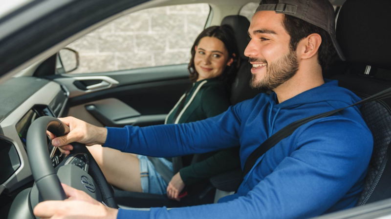 Asistente de colisión frontal AEB en Volkswagen Tera 2026 detecta vehículo.