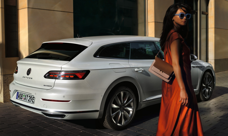Arrière de l'Arteon Shooting Brake avec le badge eHYBRID