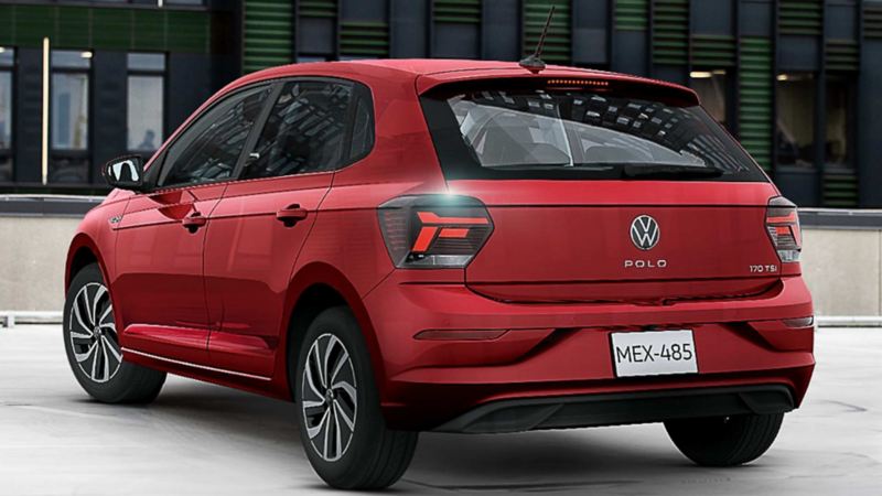 Volkswagen Polo 2024 en color rojo. Vista de puerta de cajuela, faros traseros y porta placas.
