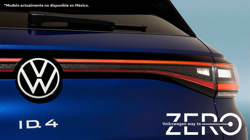 Fotografía de la cajuela de la camioneta SUV ID.4 con logo de Volkswagen.