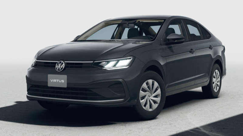 Volkswagen Virtus gris en vista frontal tres cuartos sobre fondo gris