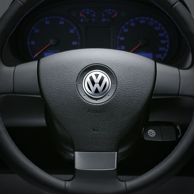 Inquadratura di un volante Volkswagen.