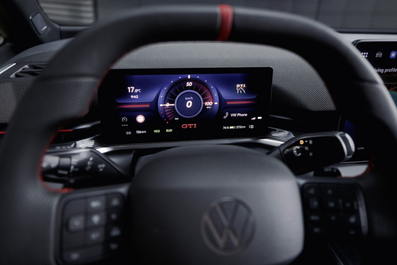 Förarplatsen i Volkswagen ID.3 GTI med digital förardisplay.