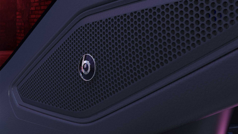 Nuevo Jetta GLI 2022 cuenta con bocinas BEAT para un potente sonido.