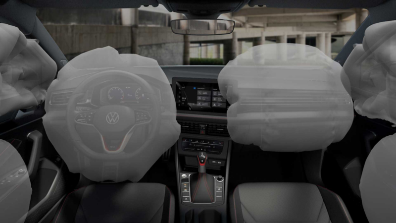 Bolsas de aire en el interior de un auto Volkswagen. 