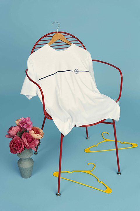 Colección Nostalgia, de Anuar Layón. Playera blanca con logo VW.