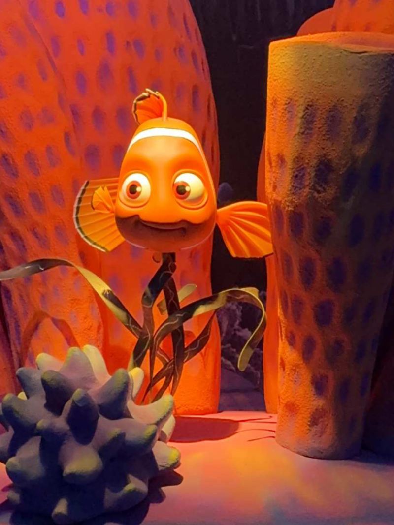 Nemo dentro de arrefice. Escultura dentro de Mundo Pixar en CDMX. 