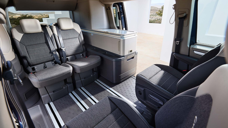 Ein Blick in den Innenraum eines VW California.