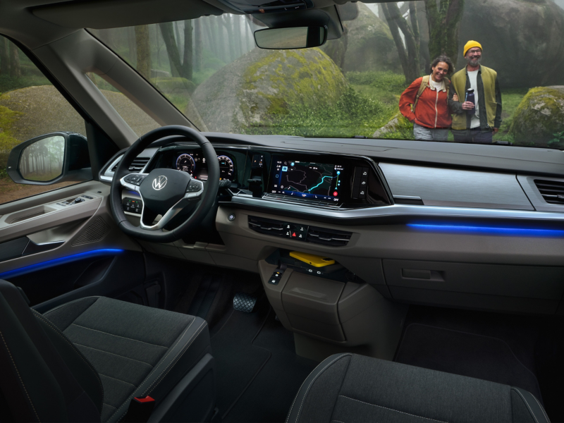 Blauer Ambientebeleuchtung Effekt im VW California.