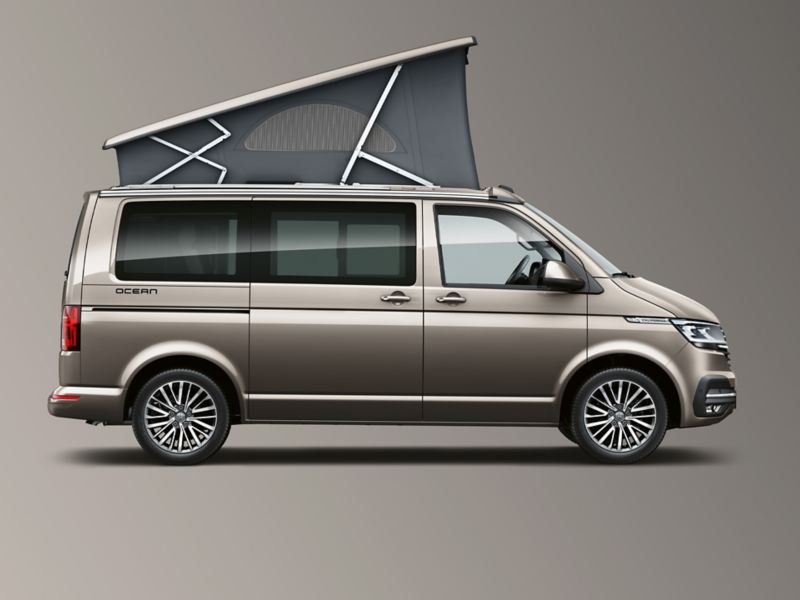 VW California med popup-taket uppe