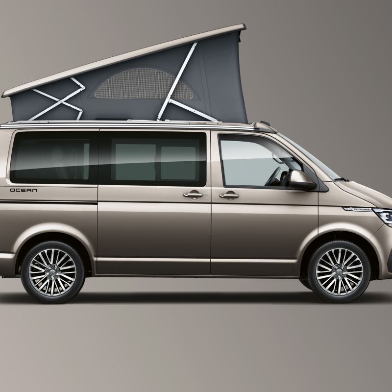 VW California med popup-taket uppe