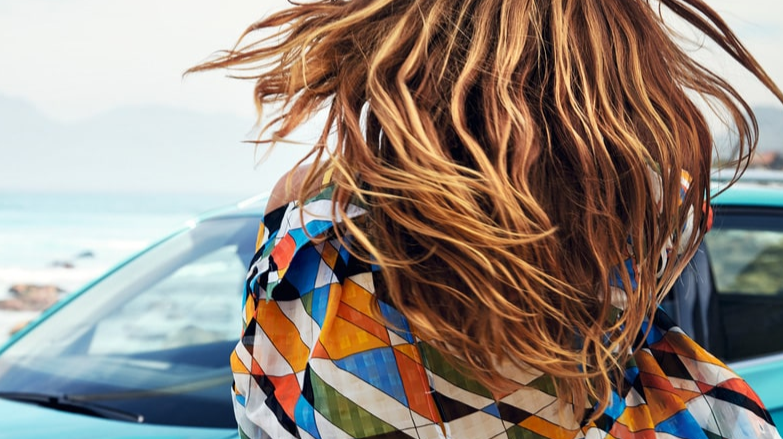 cabello mujer aire libre
