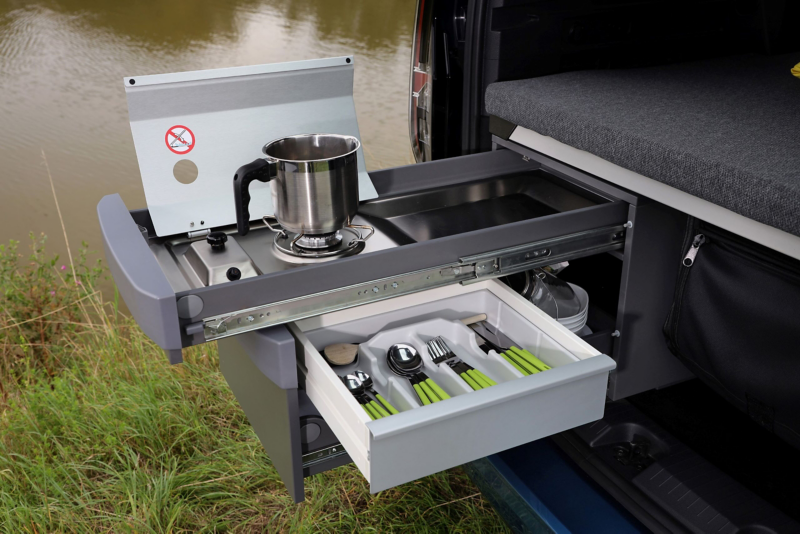 Wysuwana kuchenka w Caddy California