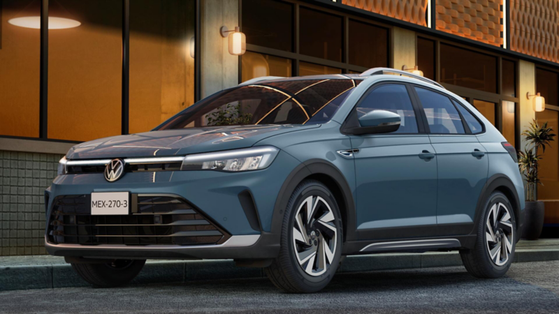 Perfil lateral del SUV Nivus 2026 de Volkswagen en azul eléctrico. Diseño deportivo con rines exclusivos.